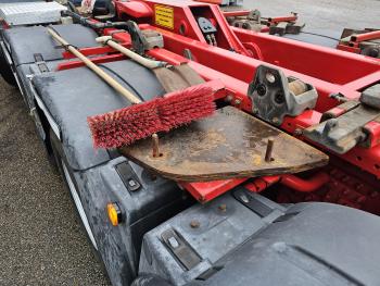 TGS 47.440 BBL / 10X4 HOOKLIFT + Z CRANE